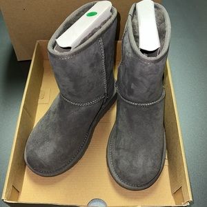 Ugg size 13 classic short boots gray